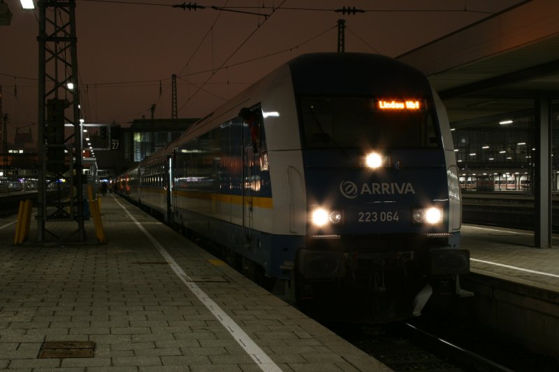 223 064 mit einem Alex am 10.12.2008 in M�nchen Hbf.