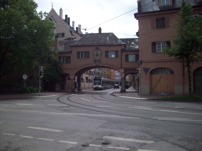 Stra�enbahnlinie 2 am Fischertor im Augsburg. 16.05.09
Video folgt. 