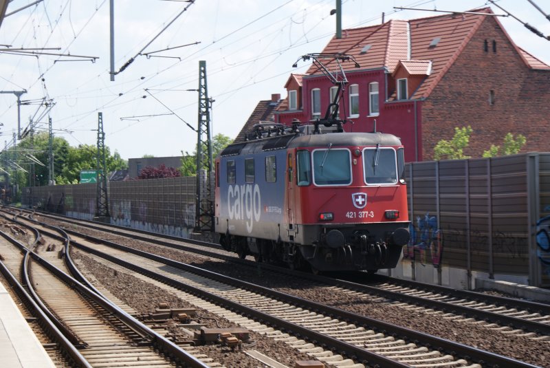 421 377-3 der SBB fuhr erst mit Containerwagen durch Hannover/Linden,wenig