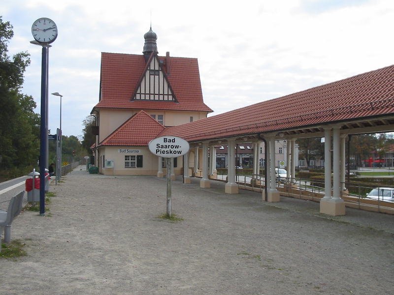 Bahnhofgeb�de aufgenommen vom Bahnsteig
Aufgenommen 7 Oktober 2007
 