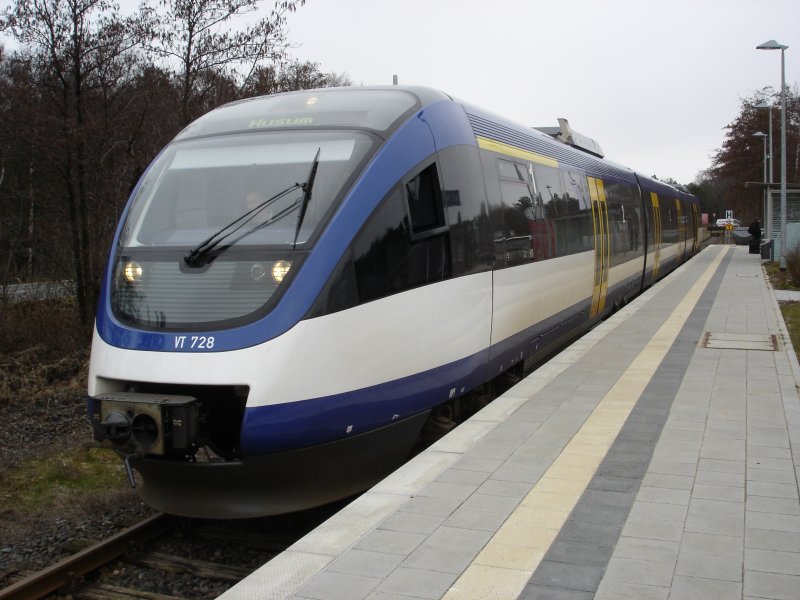 Ein Talent der Nord-Ostsee-Bahn steht am 12.04.2006 um 12.42 Uhr