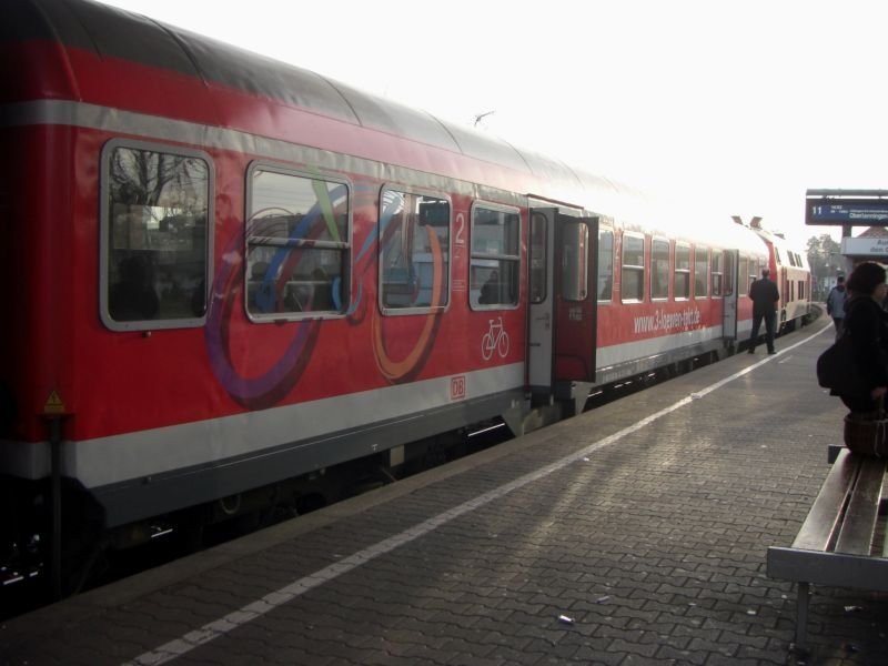 RB13969 mit 218 196-4 und zwei Personenwagen die f�r den