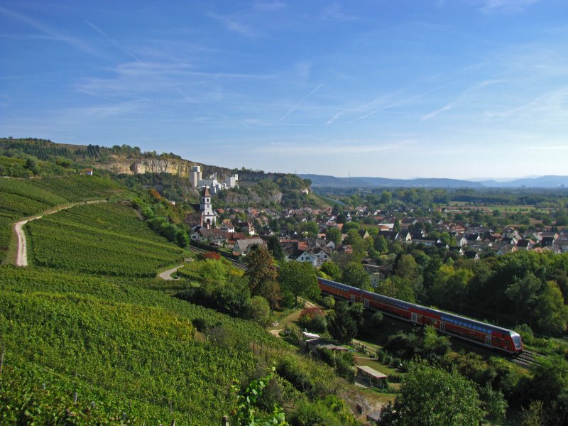 Nach dem Verlassen des Haltepunktes Istein eilt RE 31010 weiter