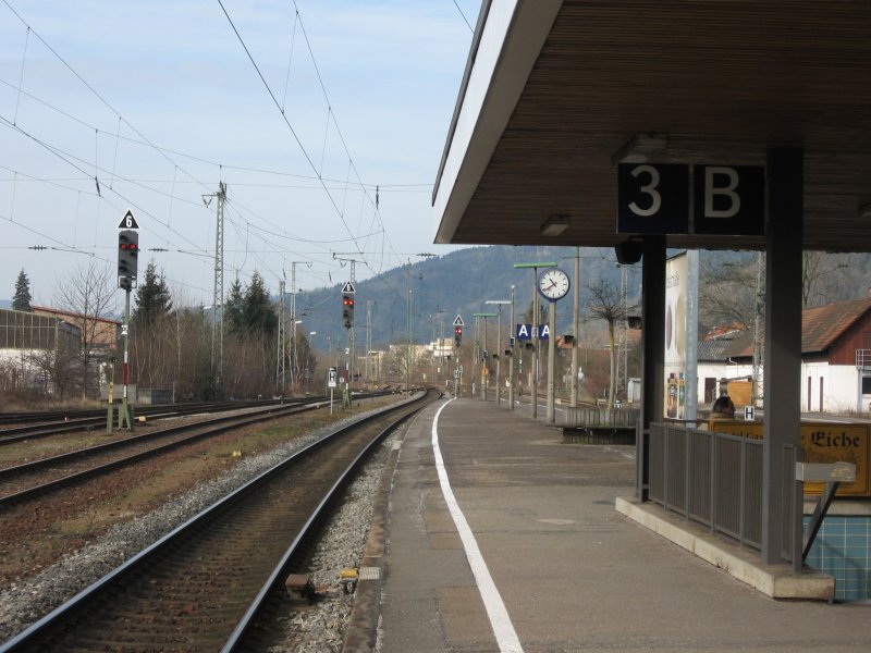 Bahnhof Hausach 23.2.07: Blick gen Offenburg