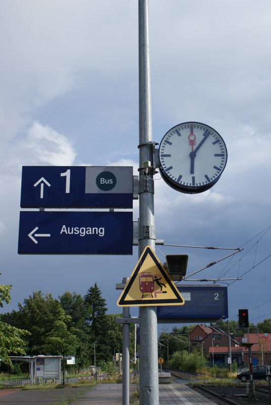 18.06 clock on the S-Bahn station Mellendorf and no train