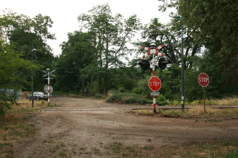 Bahn�bergang am ehemaligen Bahnhof Ciemnice, Blickrichtung Ciemnice 