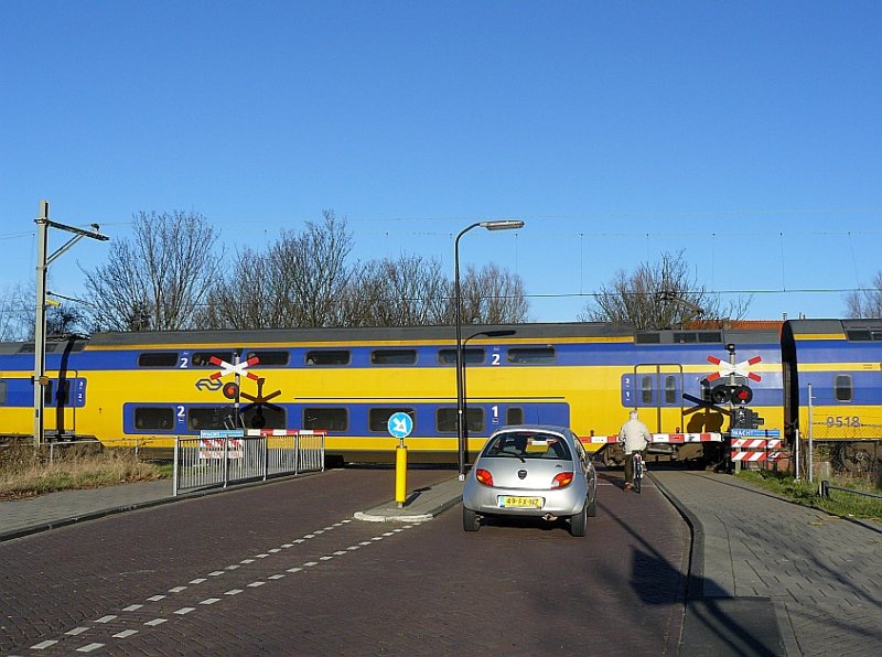 Regiorunner 9518 als Intercity Leiden-Utrecht fotografiert Telderskade Leiden 16-02-2008. 