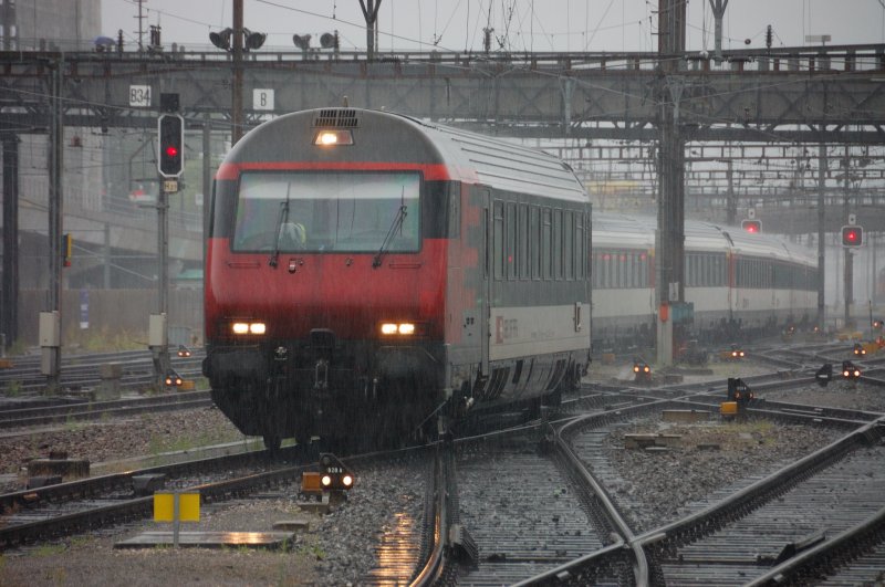 An IC-control car with the head of the Re 460