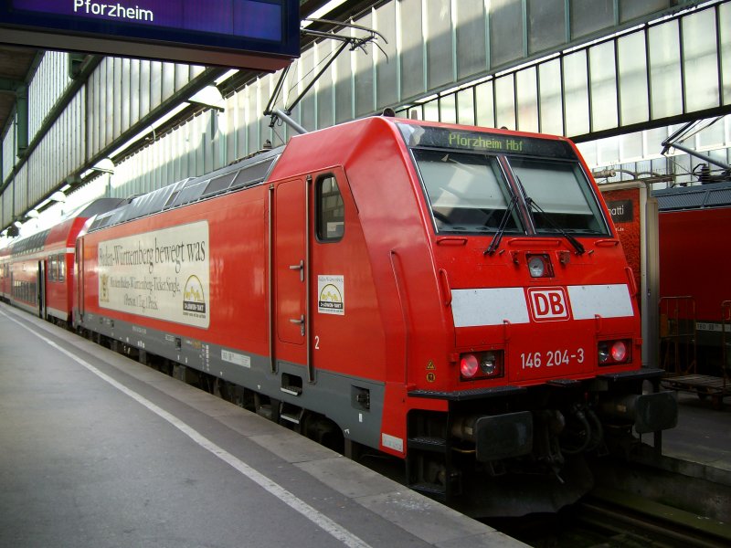 Baureihe 146 204 mit 3-Lwentaktwerbung abfahrbereit mit RE nach Pforzheim am 07.09.2009 in Stuttgart Hbf