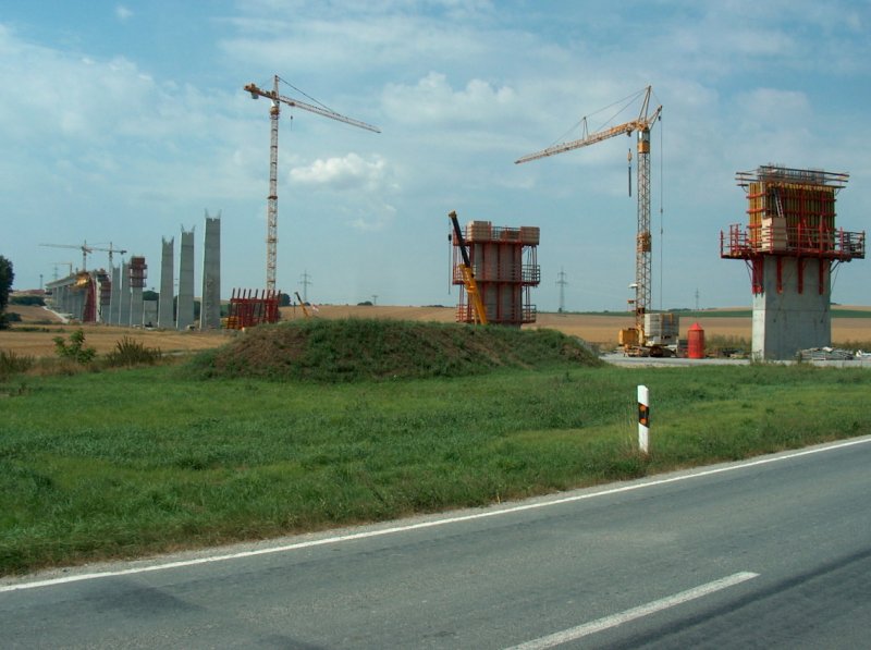 Aktueller Bauzustand der Unstruttalbr�cke bei Wetzendorf, f�r die ICE Neubaustrecke