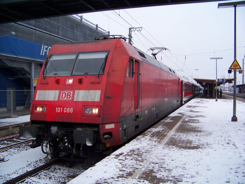 101 086 mit RE4007 (M�nchen-N�rnberg-Express) in Ingolstadt Hbf, 14.2.09 (Gru�