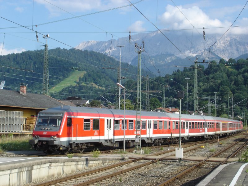 Regionalbahn von Innsbruck nach M�nchen HBF f�hrt am 25.07.2008 gegen