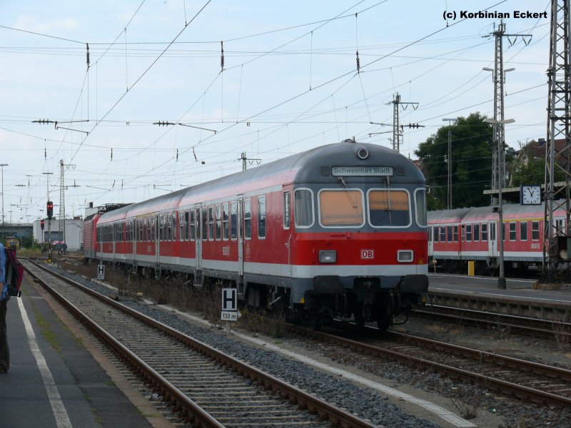 Ein Karlsruher Kopf mit N-Wagen und einer 143 abgestellt in