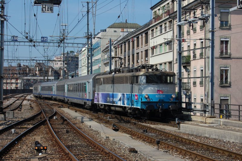 525238 mit Reisezug am 30.06.2009 in Genf 