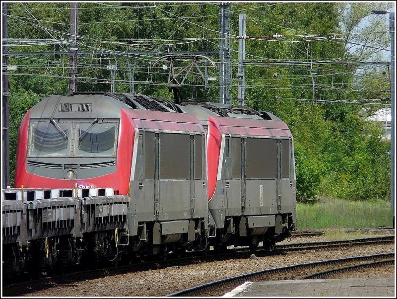 Die Astride 36006 zusammen mit ihrer abgeb�gelten Schwester durchf�hrt am