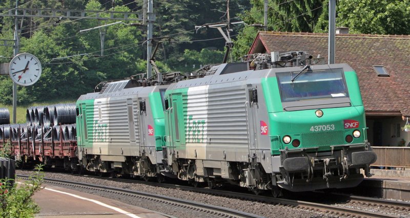 FRET im Doppelpack auf der B�zberg-S�drampe in Richtung Brugg/AG 