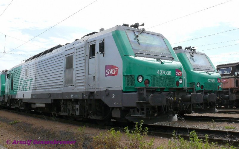 Frontansicht der beiden Dreisystemloks BB37038 und BB37052.

20.05.2007 Mulhouse 