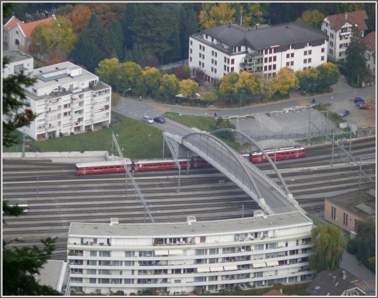Be 4/4 Pendel nach Thusis unterquert die Friedaubrcke in Chur. (16.10.2008)