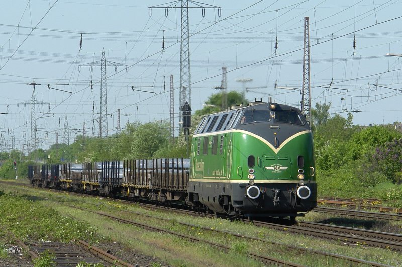 BEG 220 053 mit einem Aluzug in Ratingen Lintorf.
Juli 2009