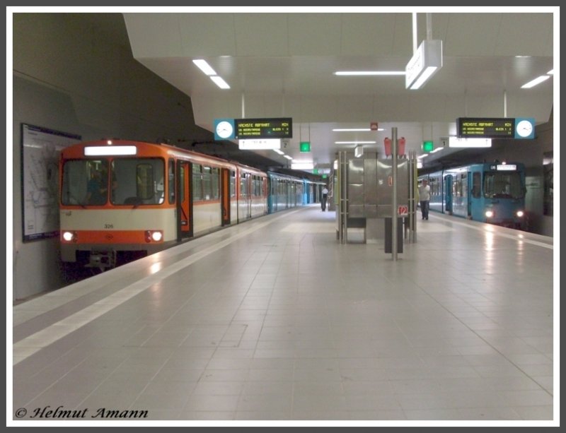 Begegnung des Sonderzuges mit den U2h-Triebwagen 326, 327 und 406 mit einem PLanzug der Linie U6 am 21.06.2008 an der Station Ostbahnhof, dem Endpunkt dieser Linie.  