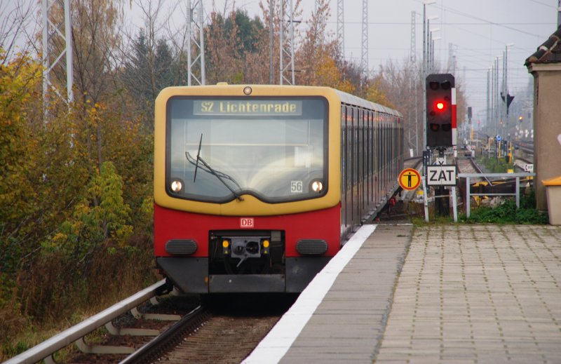 BERLIN, 02.11.2008, S2 nach Lichtenrade bei der Einfahrt in den S-Bahnhof Blankenburg 
