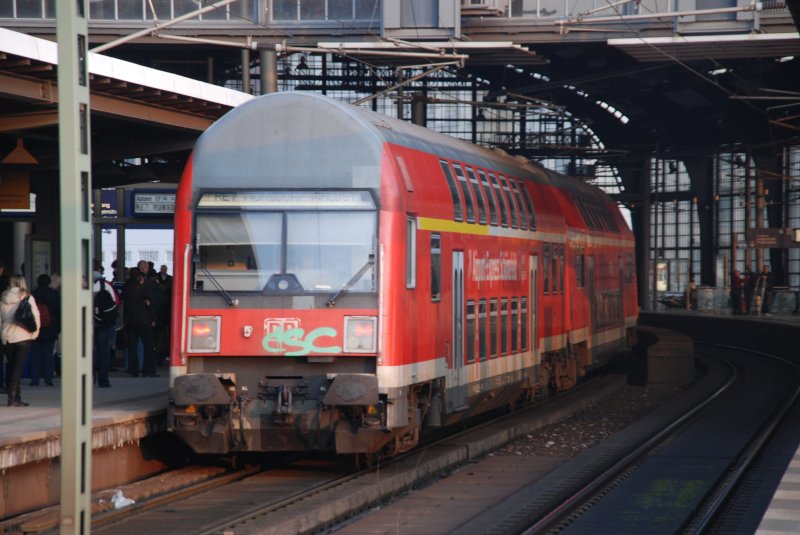 BERLIN, 03.03.2009, RE7 nach Wünsdorf-Waldstadt im Bahnhof Friedrichstraße