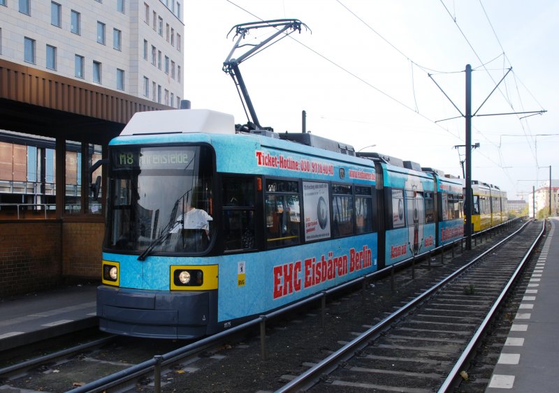 Berlin, 18.10.2008, MetroTram M8 Ahrensfelde at station S-Bahnhof Landsberger Allee