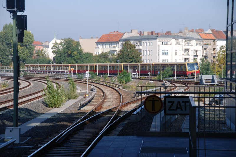BERLIN, 26.09.2008, S41 im Bahnhof Südkreuz bei der Ausfahrt in Richtung Westkreuz