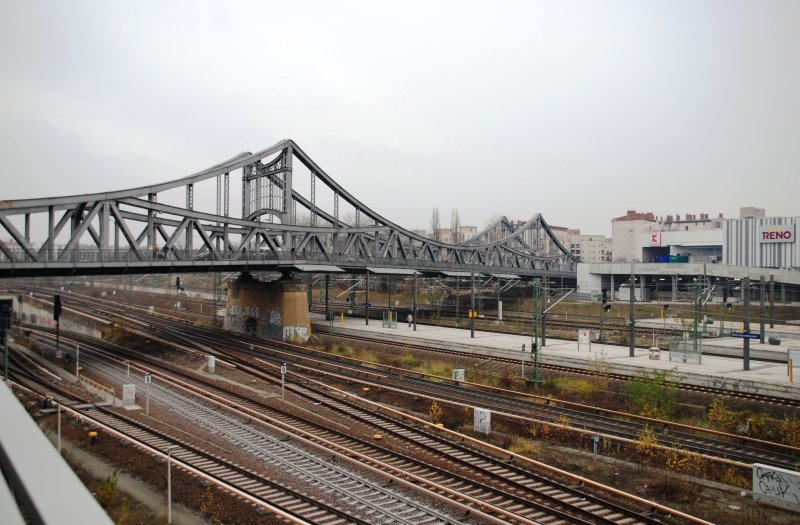 BERLIN, 30.11.2008, Bahnhof Gesundbrunnen; Blick auf die Swinemünder Brücke