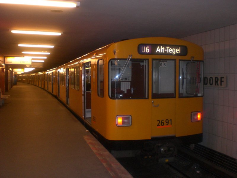 Berlin Die U6 nach UBahnhof AltTegel im UBahnhof AltMariendrof