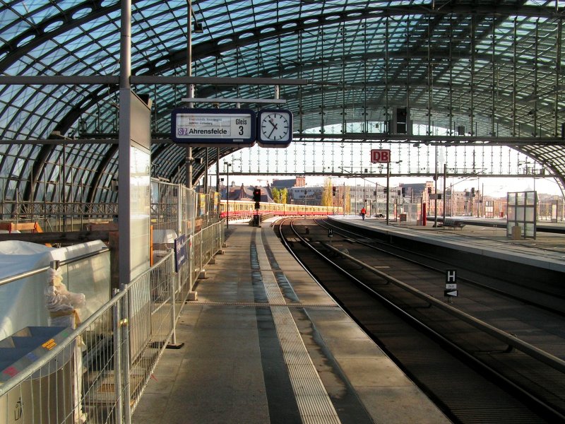Berlin, November 2004, der S-Bahnhof Lehrter Stra�e wird zum neuen