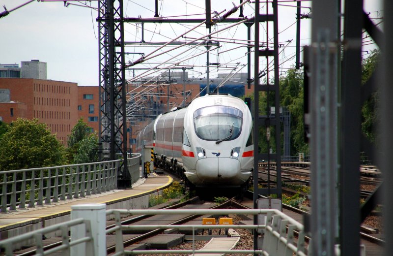ICE38/381 reach at 11:07:09 the Berlin Hauptbahnhof (automatically translated, Powered