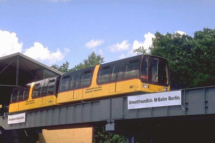 Berlin,M-Bahn 1984-1991 Zug verl�sst den Bahnhof Kemperplatz(Probebetrieb ohne Passagiere 1988)