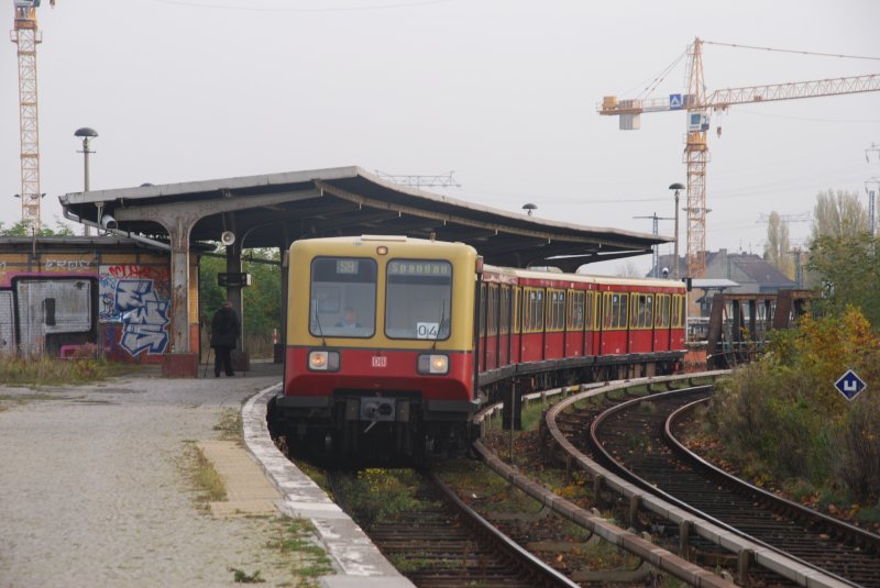 Berlin, 02.11.2008, S9 nach Spandau im S-Bahnhof Ostkreuz, Bahnsteig A
