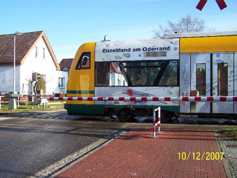 runs at the barrier in Bad Saarow train to Fürstenwalde