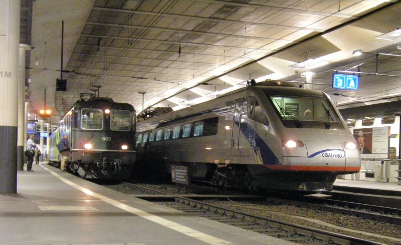 CIS ETR 470 und BLS Re 4/4 II warten in