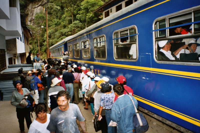 Bf. Aguas Calientes - Regionalzug nach Cuzco am 23. Oktober 2003