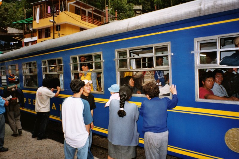 Bf. Aguas Calientes - Regionalzug nach Cuzco am 23. Oktober 2003