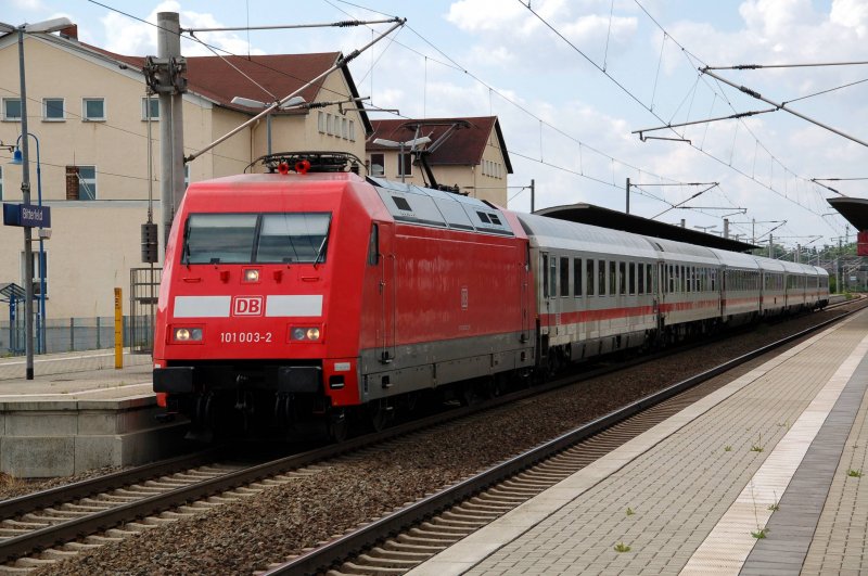 101 003 verl�sst am 20.06.09 mit IC 2353 Bitterfeld Richtung