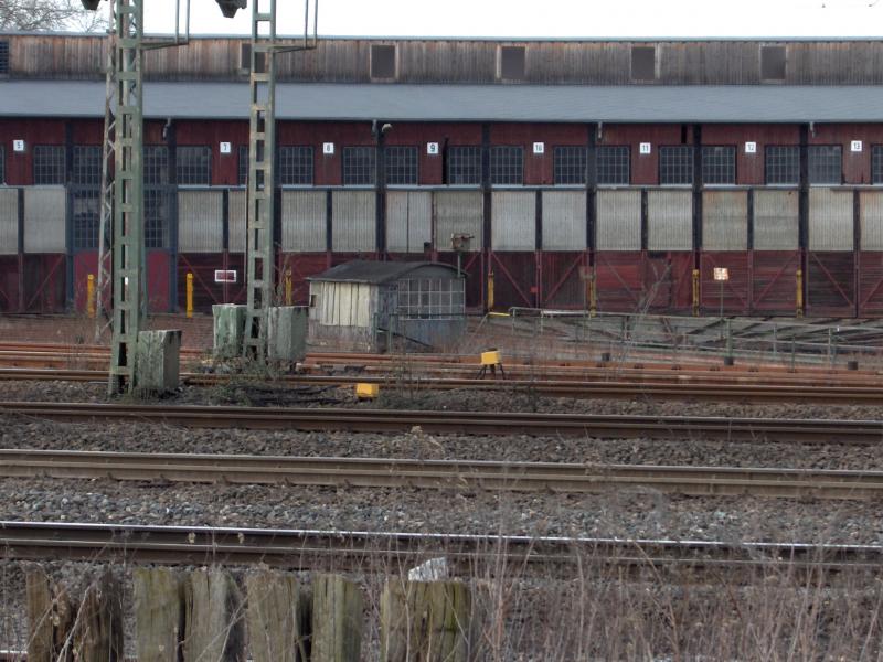 Blick auf den Ringlokschuppen des ehemaligen BW Gelsenkirchen Bismarck, kaum vorstellbar was hier mal los war. 7.2.2006