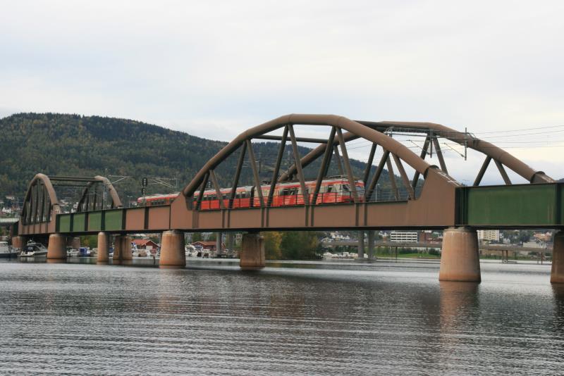 Eine BM 69-Einheit auf der Drammen jernbanenbrua �ber den Hafen