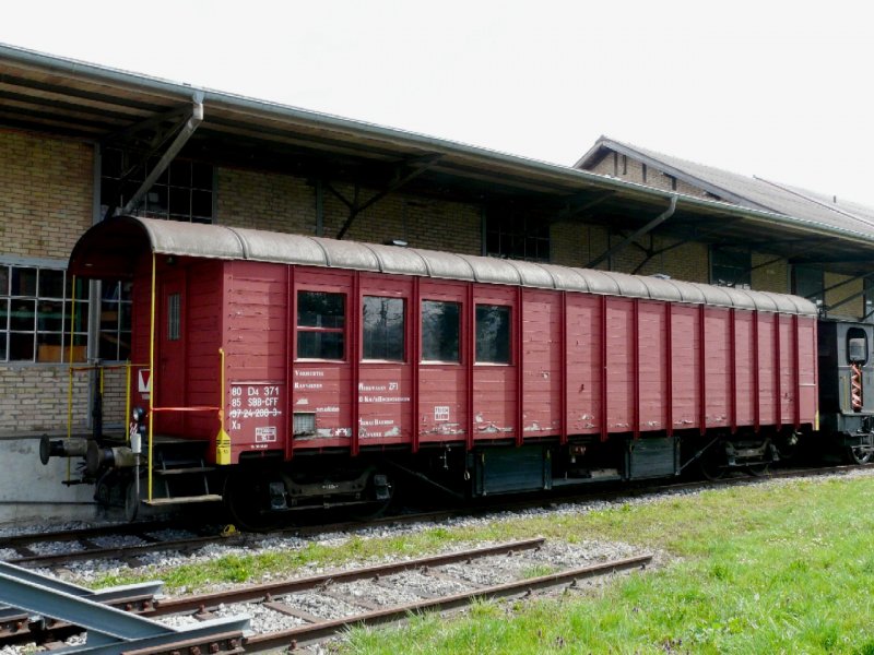 BMK - Ex SBB Xa 80 85 97 24 200-3 abgestellt in Kallnach am 12.04.2008