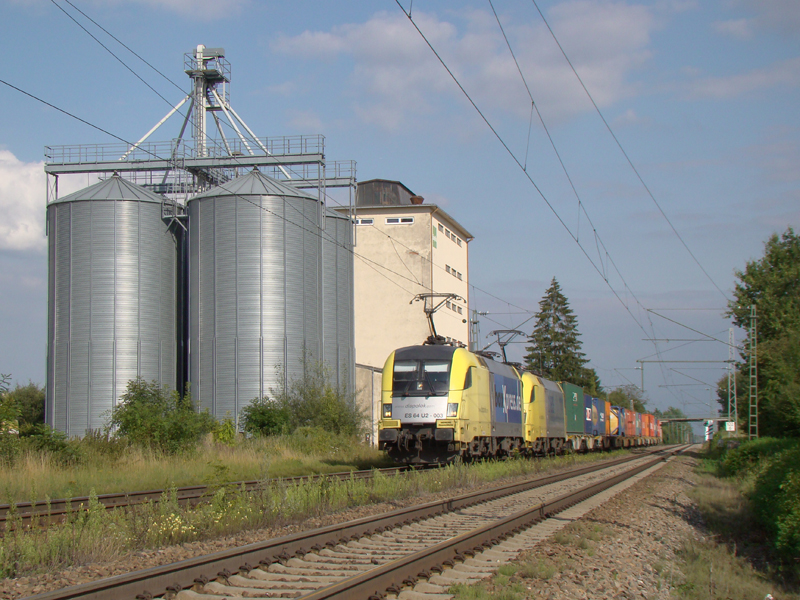 ES 64 U2-003 in the service of boxXpress and container