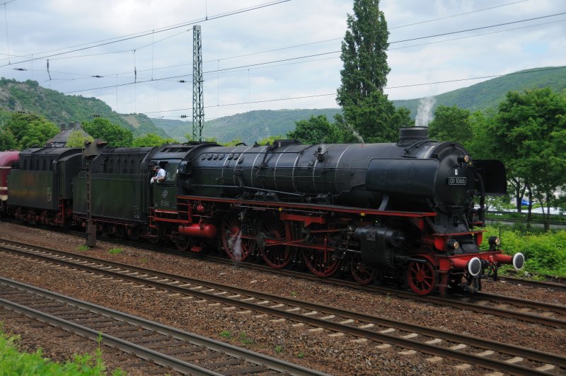01 1066 im Lokportrait. Typisch die Fotowolke... (Bacharach, 16.05.09). 