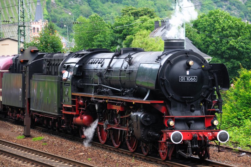 Teleaufnahme vom Meister und seiner Lok... (Bacharach, 16.05.2009). 