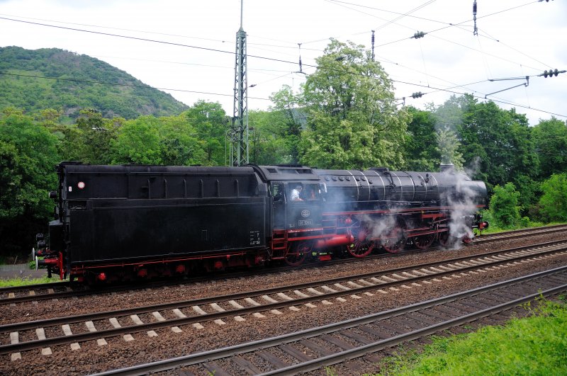 .. uncoupled the locomotive of the second oil Tender ...
