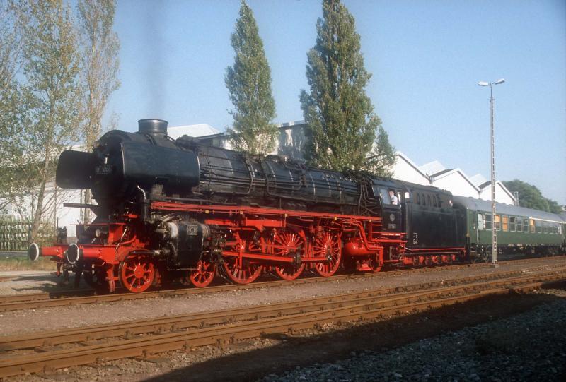 Die Ulmer Eisenbahnfreunde mit ihrer 011066 �l auf dem DB-Tag