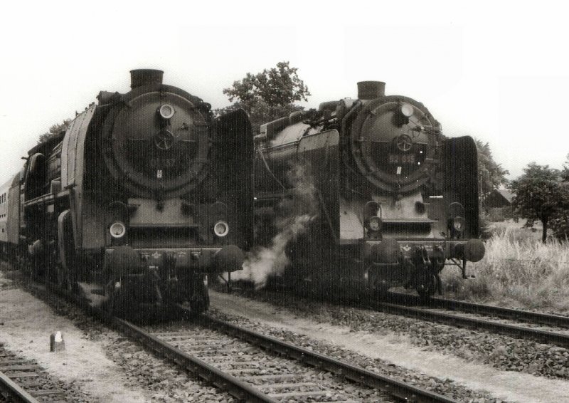 01 137 and 62 015 - Large and Small 01