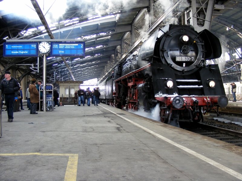 01 1533-7 vor einen Sonderzug nach Zittau am 17.2.2009 in