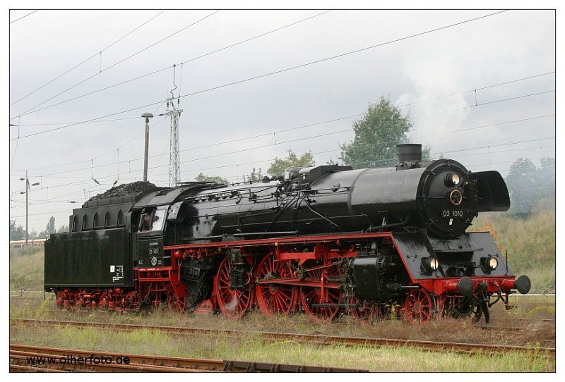 03 1010, aufgenommen w�hrend einer Fahrzeugparade in Berlin-Sch�neweide am 30.09.2007
